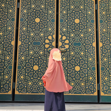 Afbeelding in Gallery-weergave laden, kinder khimar roze jazz kinder hijaab
